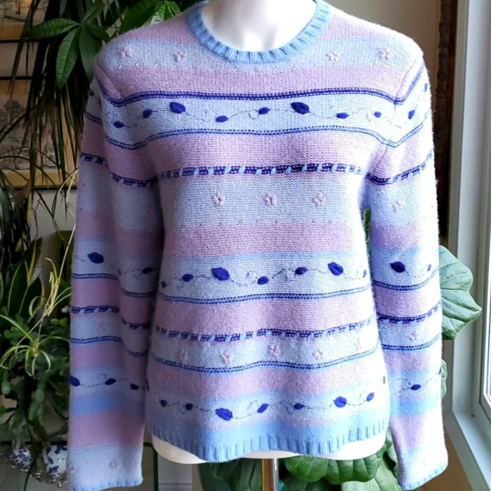 Vintage Ann Taylor Fair Isle Lavander Wool Sweater Embroidered Beaded Si… - Picture 12 of 12